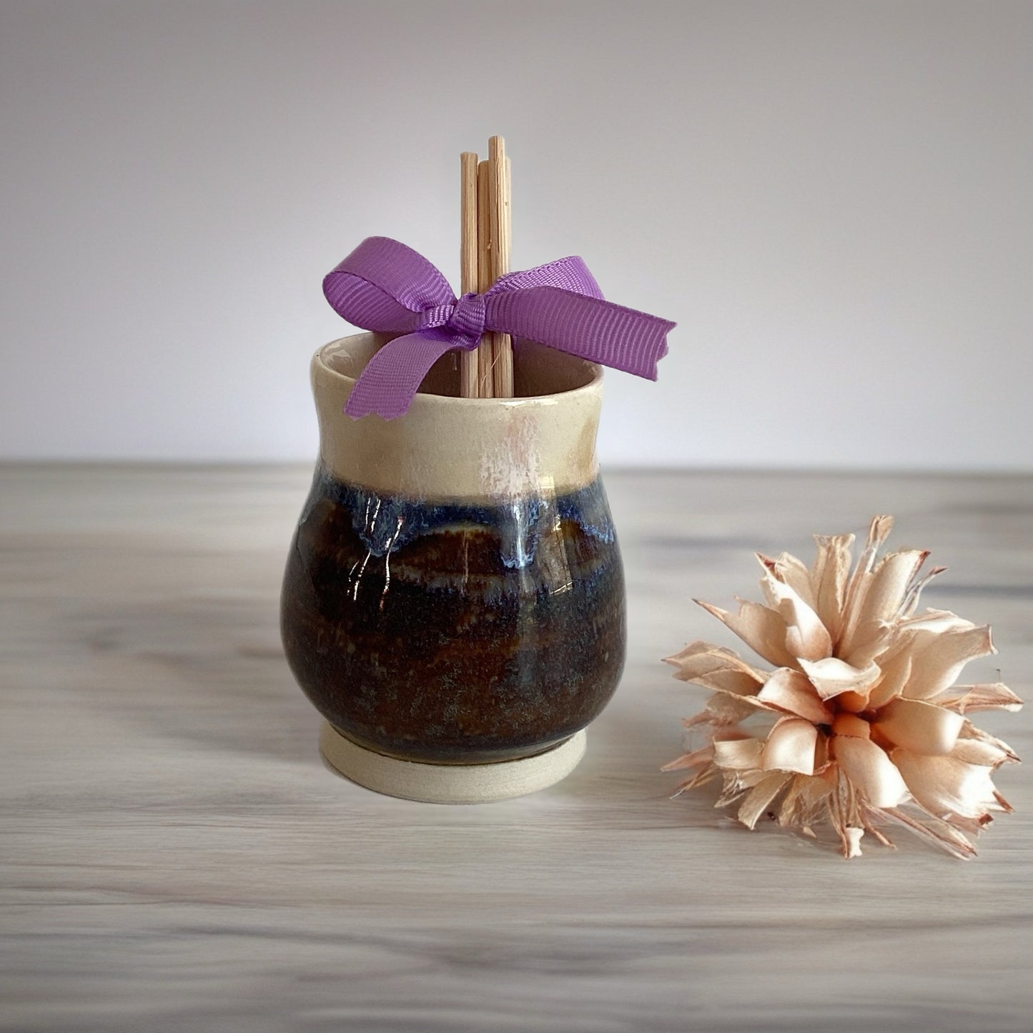 Artisian handcrafted reed diffuser. Size: 2-1/4 x 3 inch diameter.